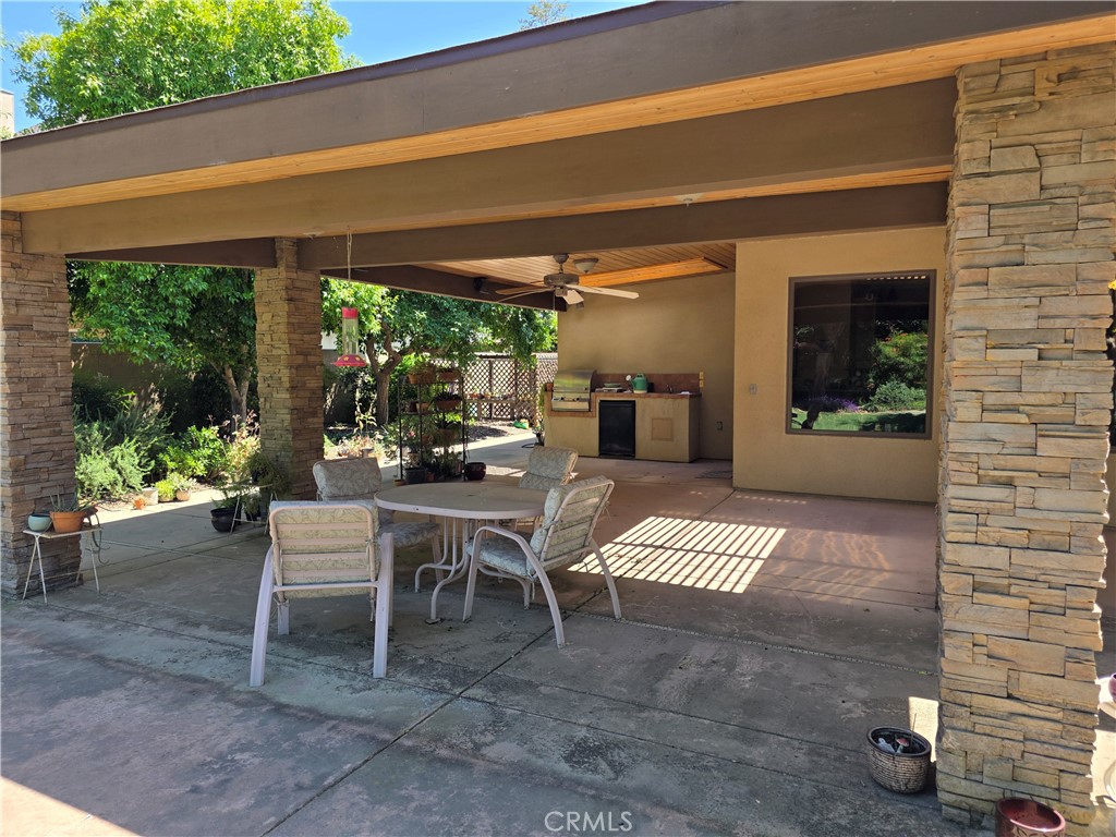 1072 Rorden Ave, Selma, CA 93662