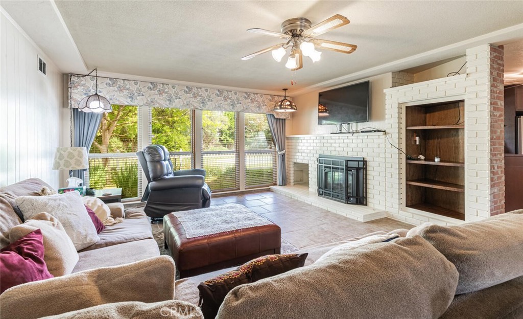 5767 E Park Circle, Fresno, CA 93727