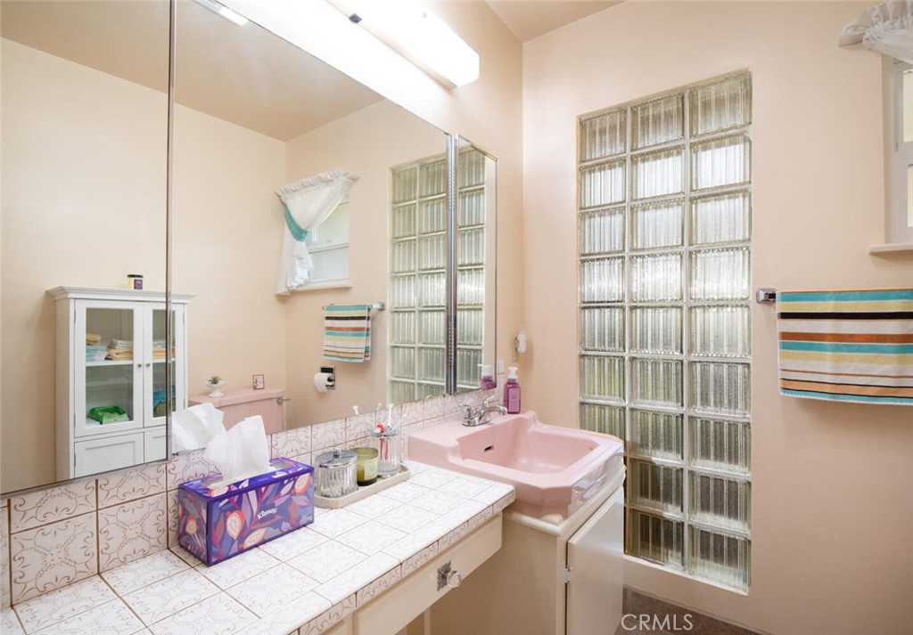 5767 E Park Circle, Fresno, CA 93727