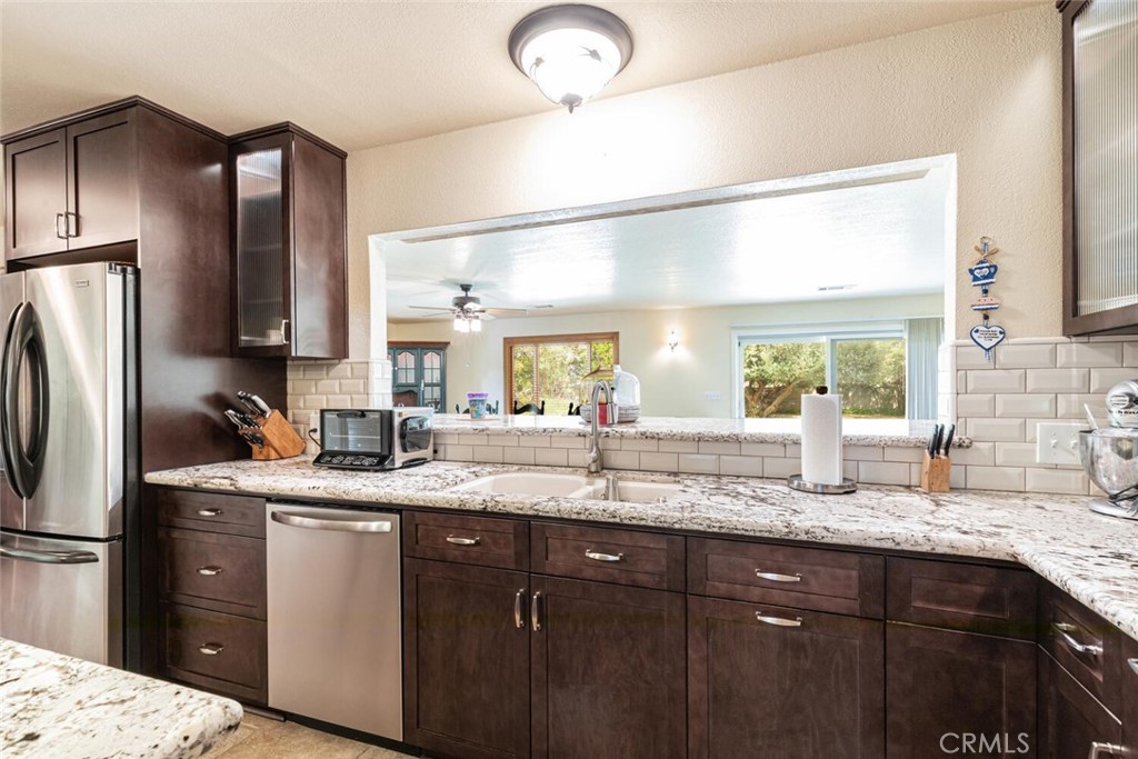 5767 E Park Circle, Fresno, CA 93727