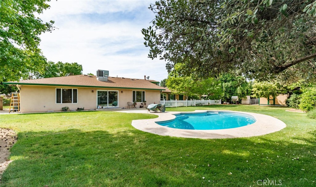 5767 E Park Circle, Fresno, CA 93727