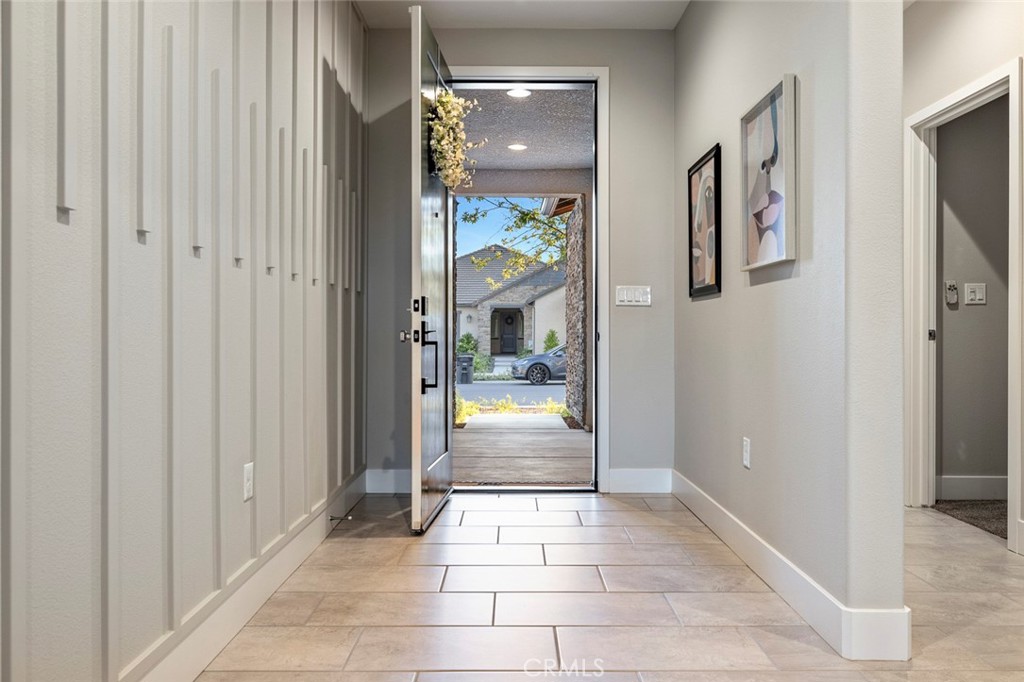 1243 Wildflower Dr, Madera, CA 93636