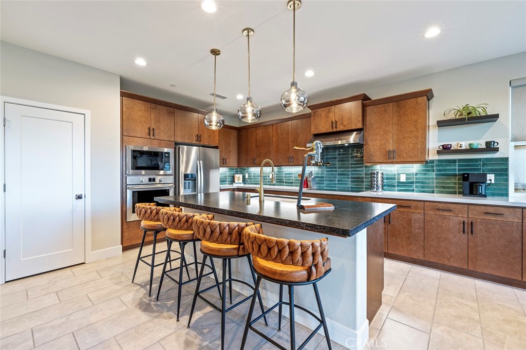 1243 Wildflower Dr, Madera, CA 93636