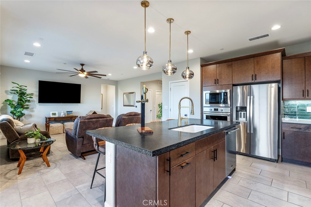 1243 Wildflower Dr, Madera, CA 93636