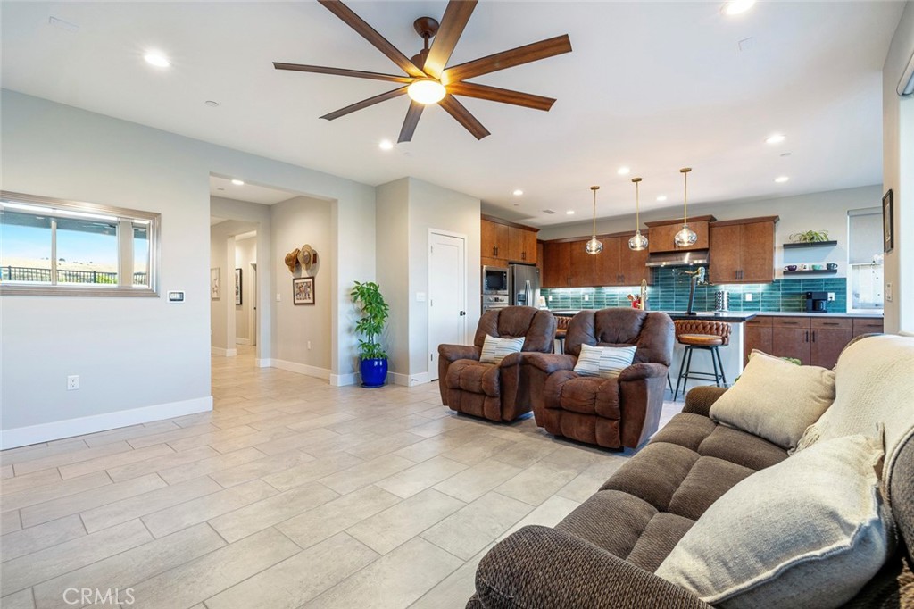 1243 Wildflower Dr, Madera, CA 93636