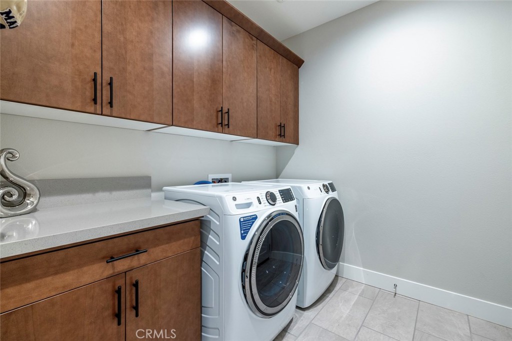 1243 Wildflower Dr, Madera, CA 93636