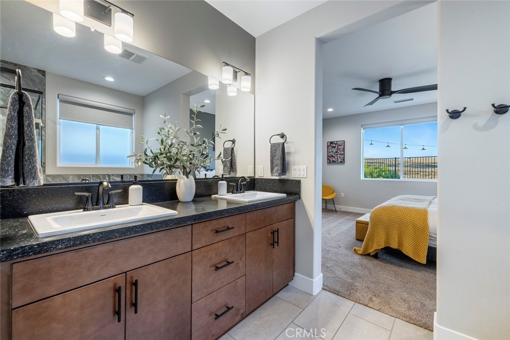 1243 Wildflower Dr, Madera, CA 93636