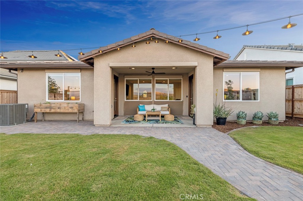 1243 Wildflower Dr, Madera, CA 93636