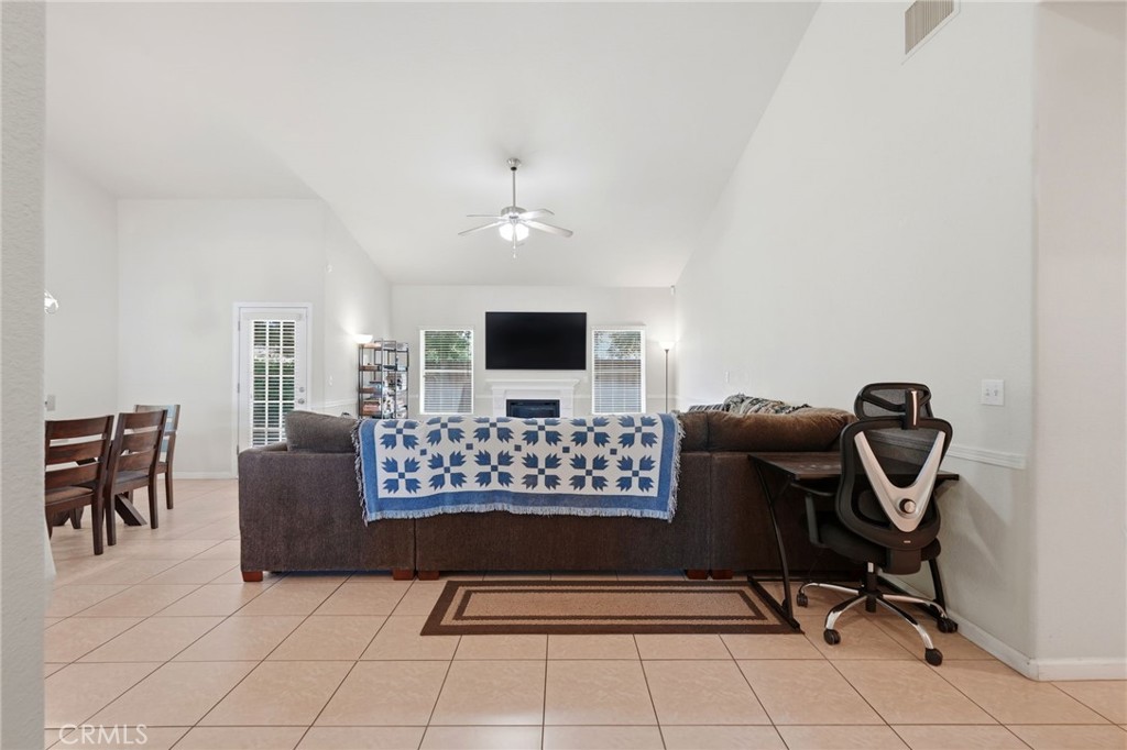4651 W Morris Ave, Fresno, CA 93722