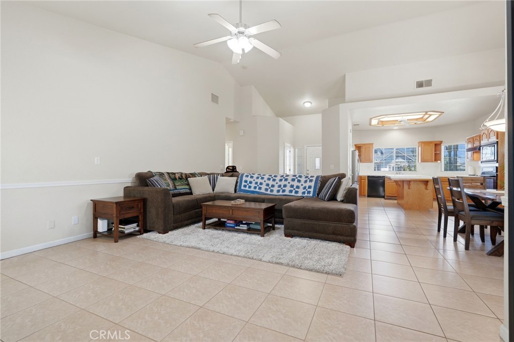 4651 W Morris Ave, Fresno, CA 93722