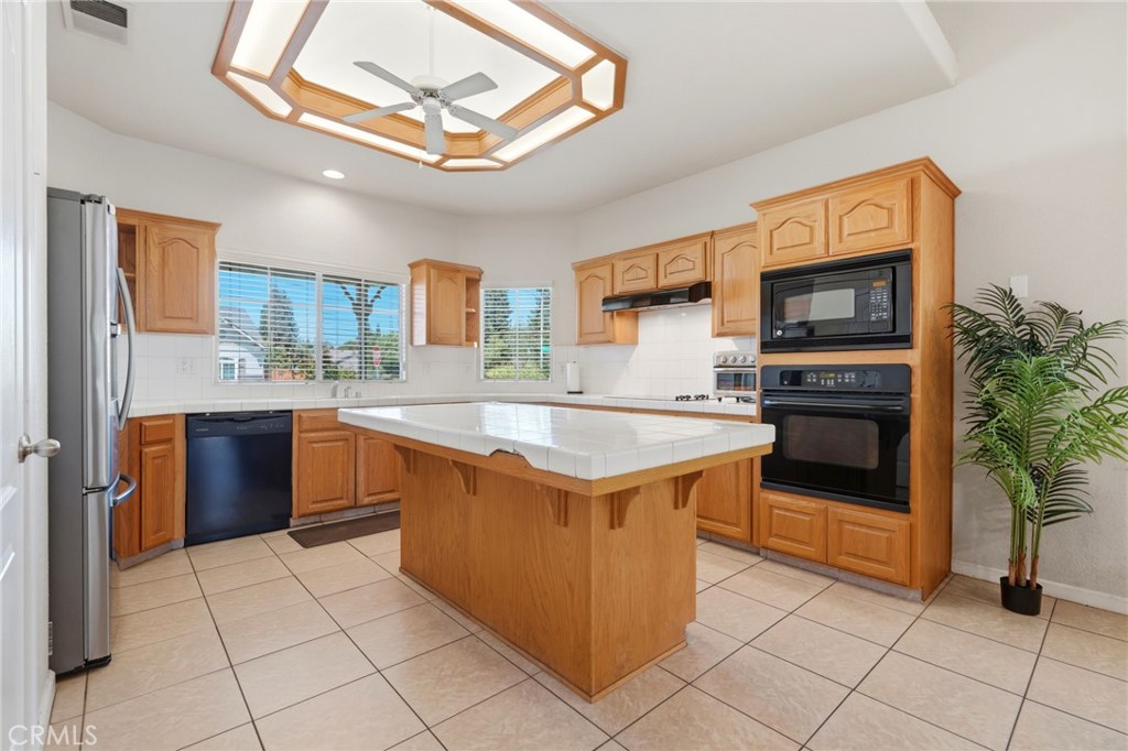 4651 W Morris Ave, Fresno, CA 93722