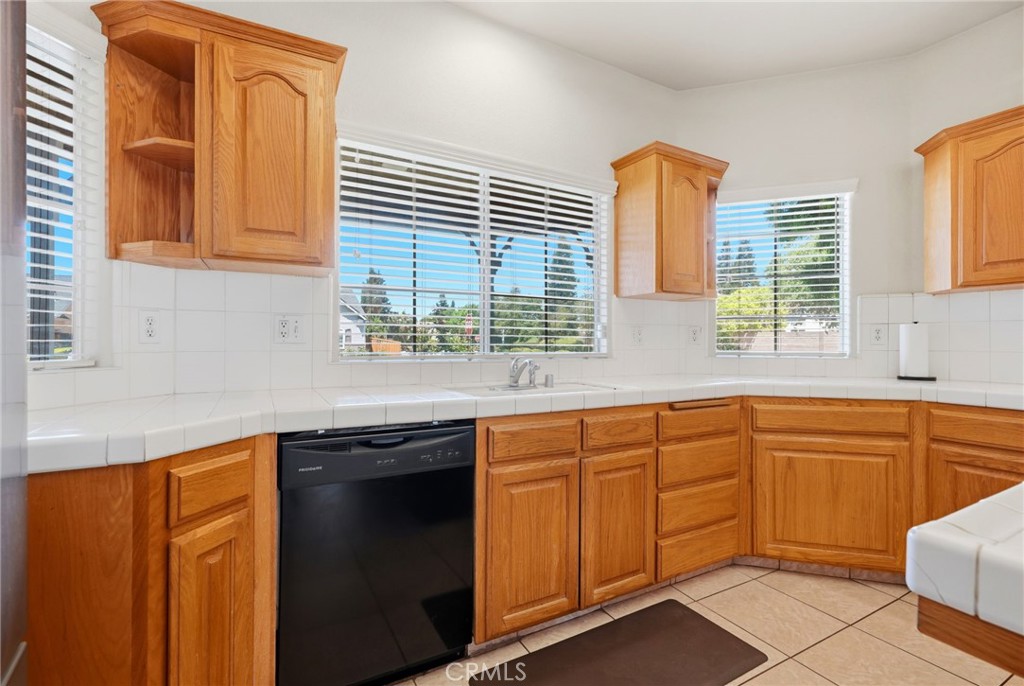 4651 W Morris Ave, Fresno, CA 93722