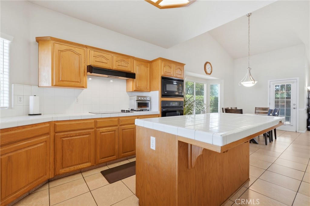 4651 W Morris Ave, Fresno, CA 93722