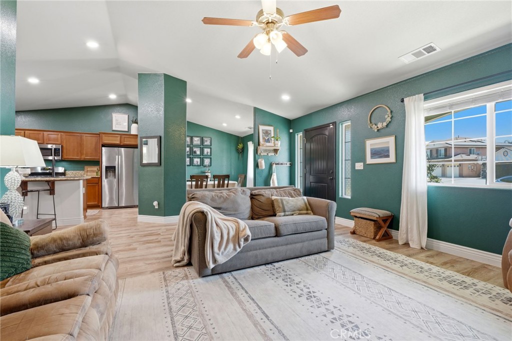 2258 Kirch Flat Ave, Tulare, CA 93274
