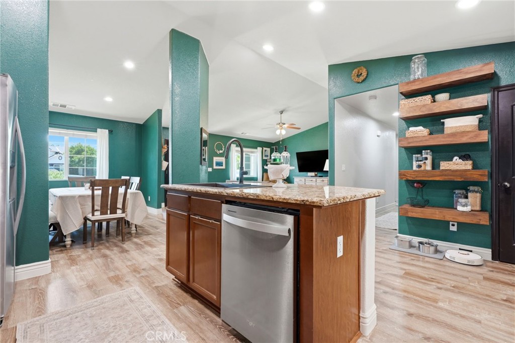 2258 Kirch Flat Ave, Tulare, CA 93274