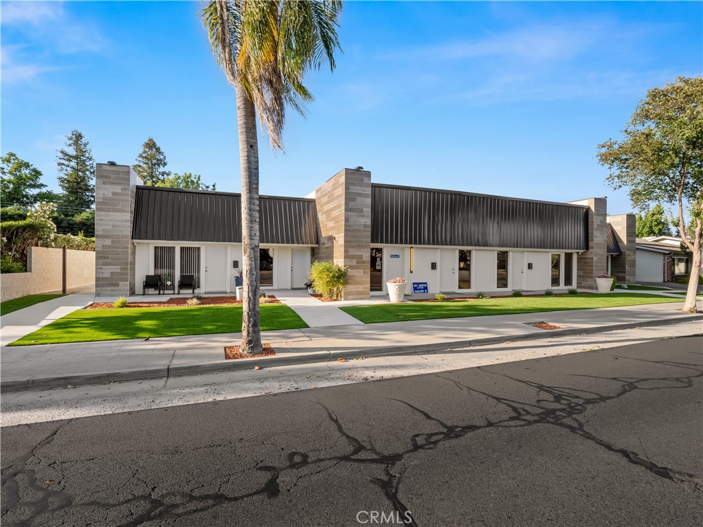 1490 W Shaw, Fresno, CA 93711
