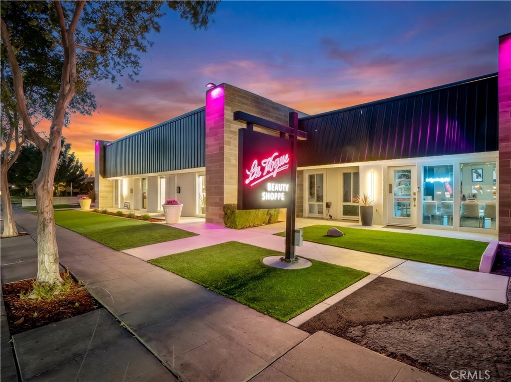 1490 W Shaw, Fresno, CA 93711