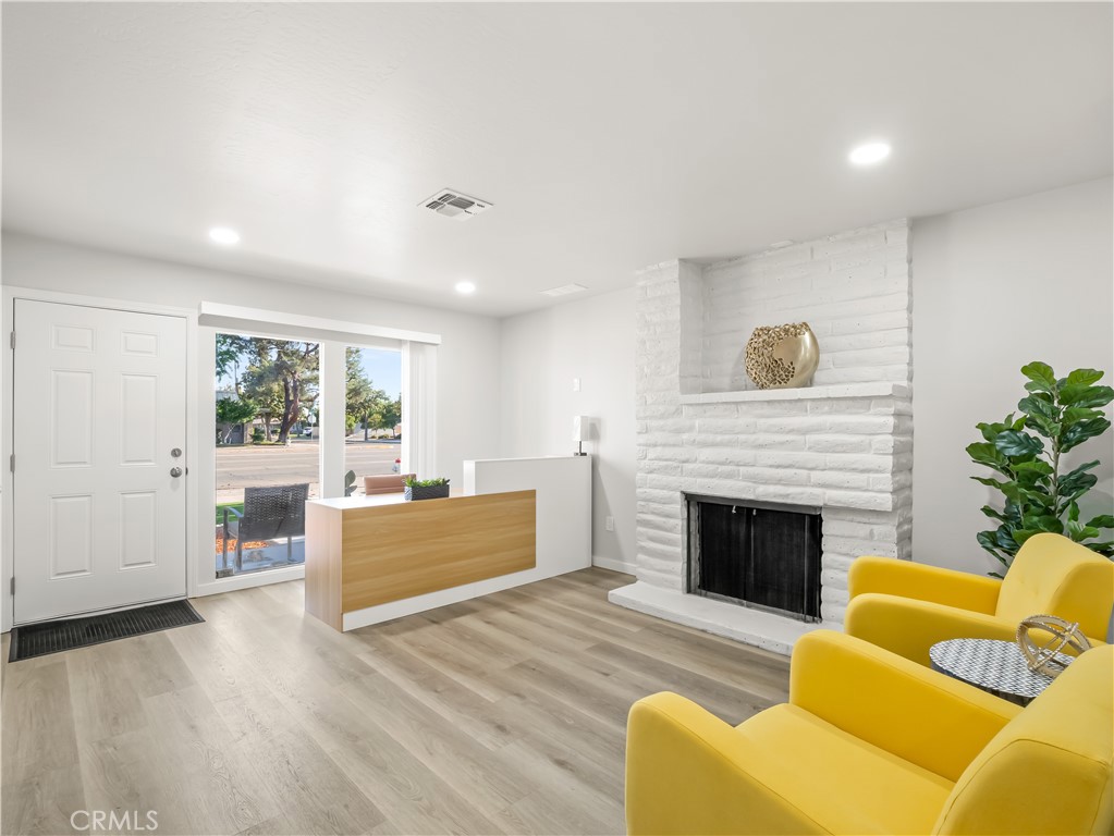 1490 W Shaw, Fresno, CA 93711
