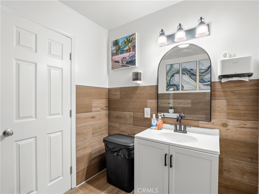 1490 W Shaw, Fresno, CA 93711