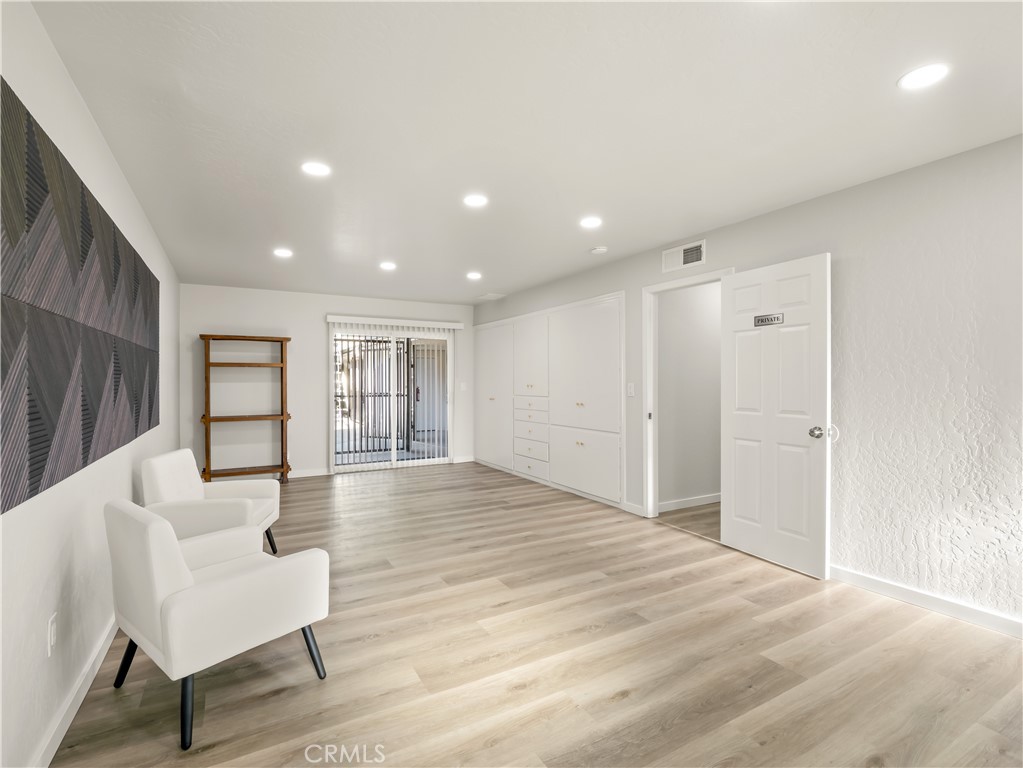 1490 W Shaw, Fresno, CA 93711