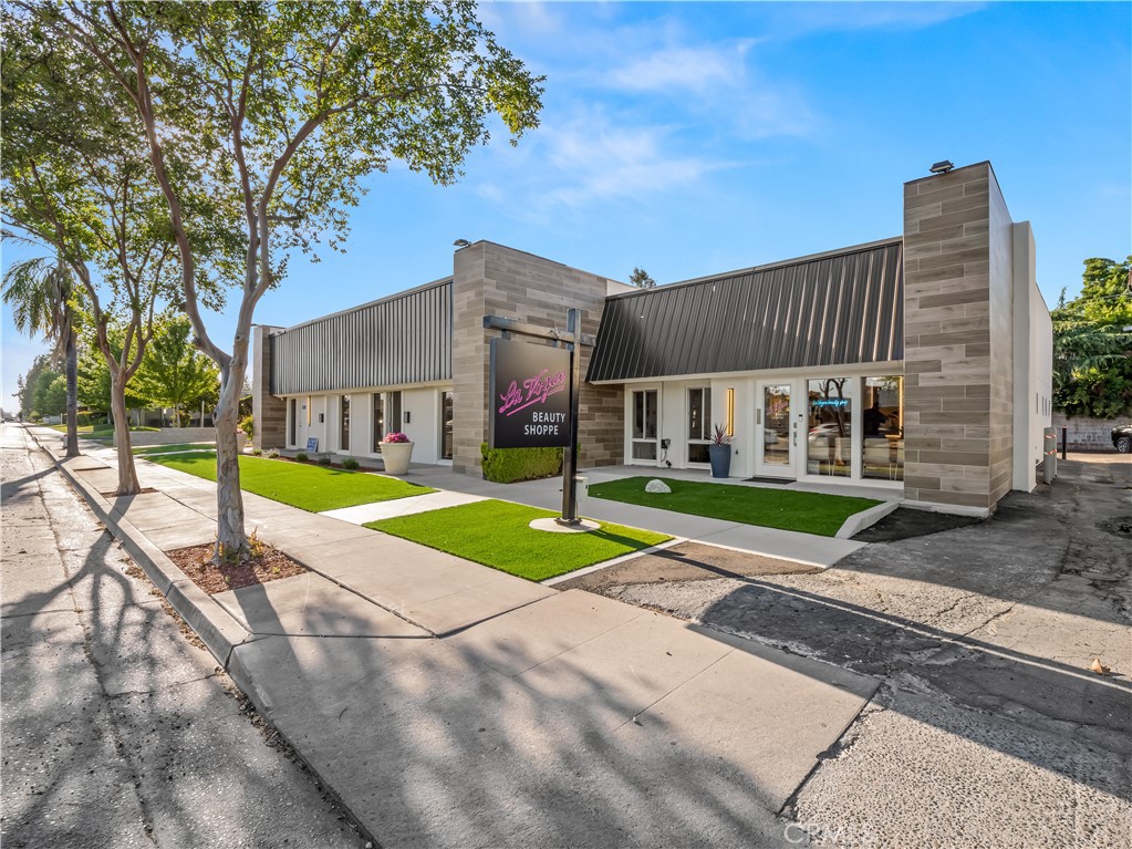 1490 W Shaw, Fresno, CA 93711