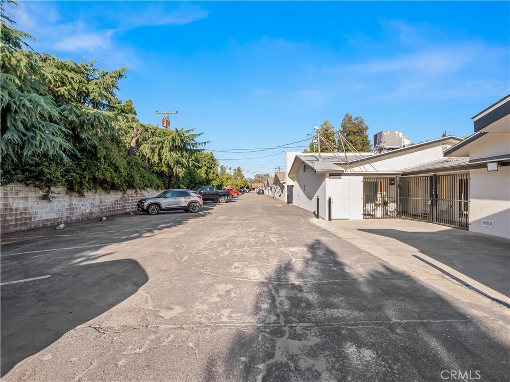 1490 W Shaw, Fresno, CA 93711