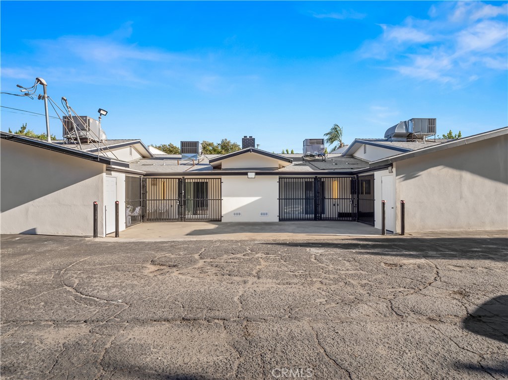 1490 W Shaw, Fresno, CA 93711