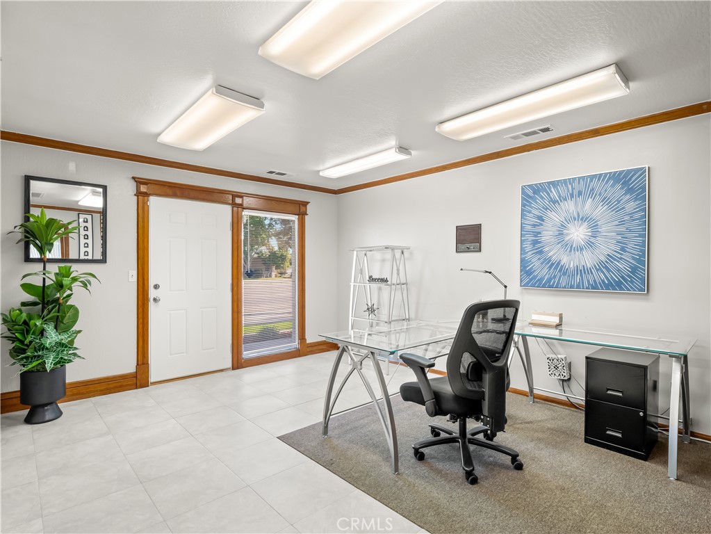 1490 W Shaw, Fresno, CA 93711