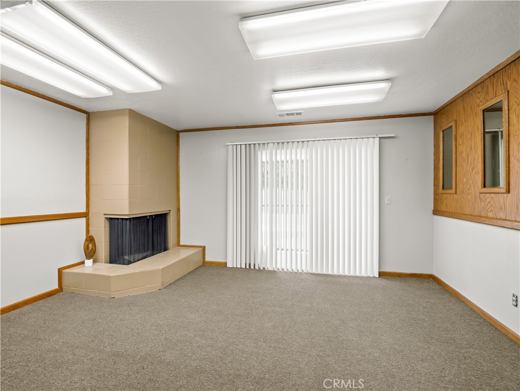 1490 W Shaw, Fresno, CA 93711