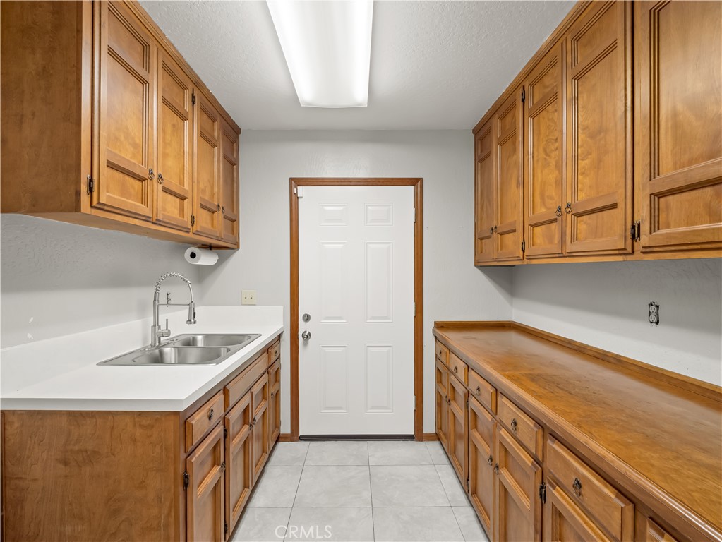 1490 W Shaw, Fresno, CA 93711