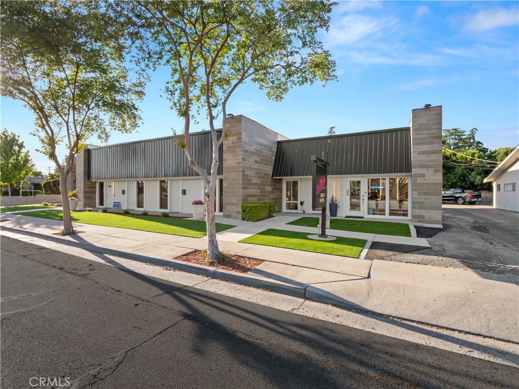 1490 W Shaw, Fresno, CA 93711