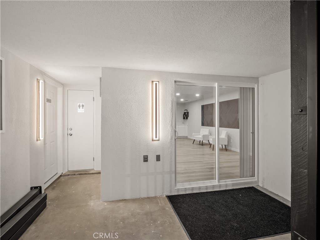 1490 W Shaw, Fresno, CA 93711