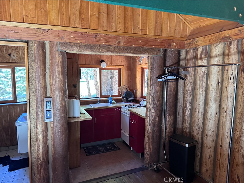 10 Beasore Rd, Bass Lake, CA 93604