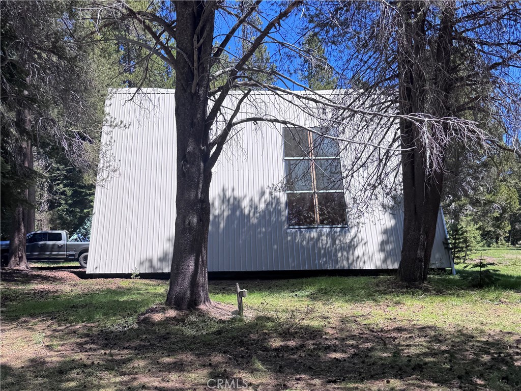 10 Beasore Rd, Bass Lake, CA 93604