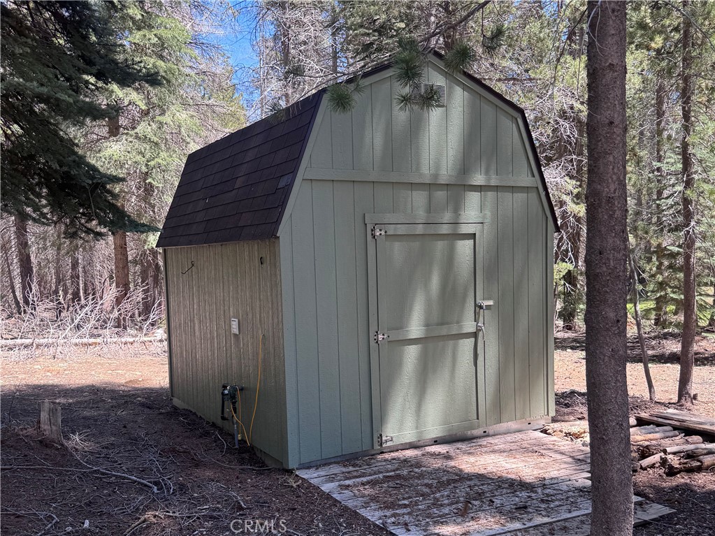 10 Beasore Rd, Bass Lake, CA 93604