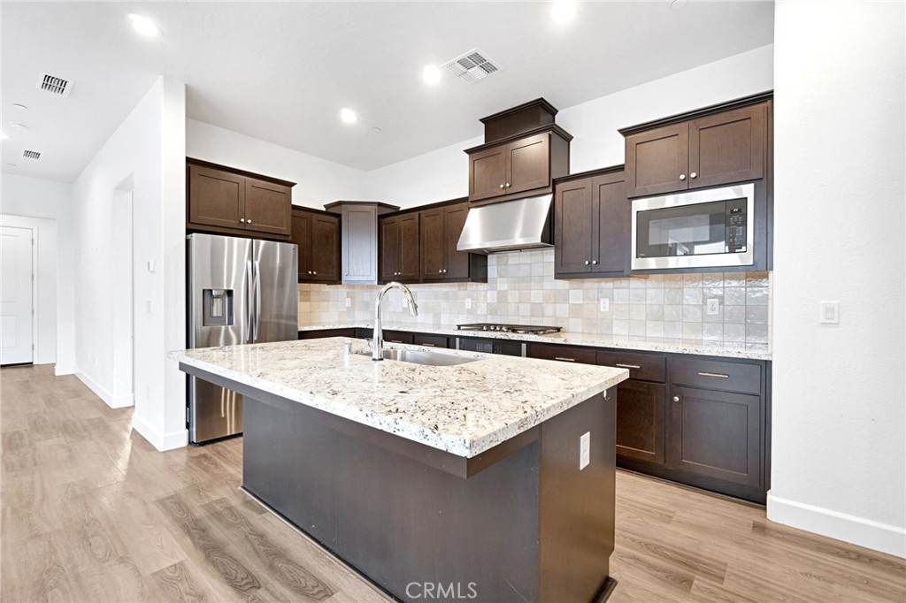 390 S Traverse, Madera, CA 93636