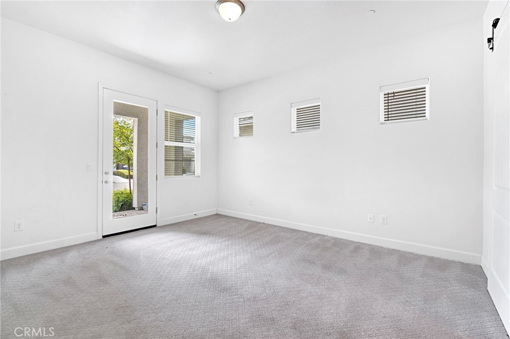 390 S Traverse, Madera, CA 93636