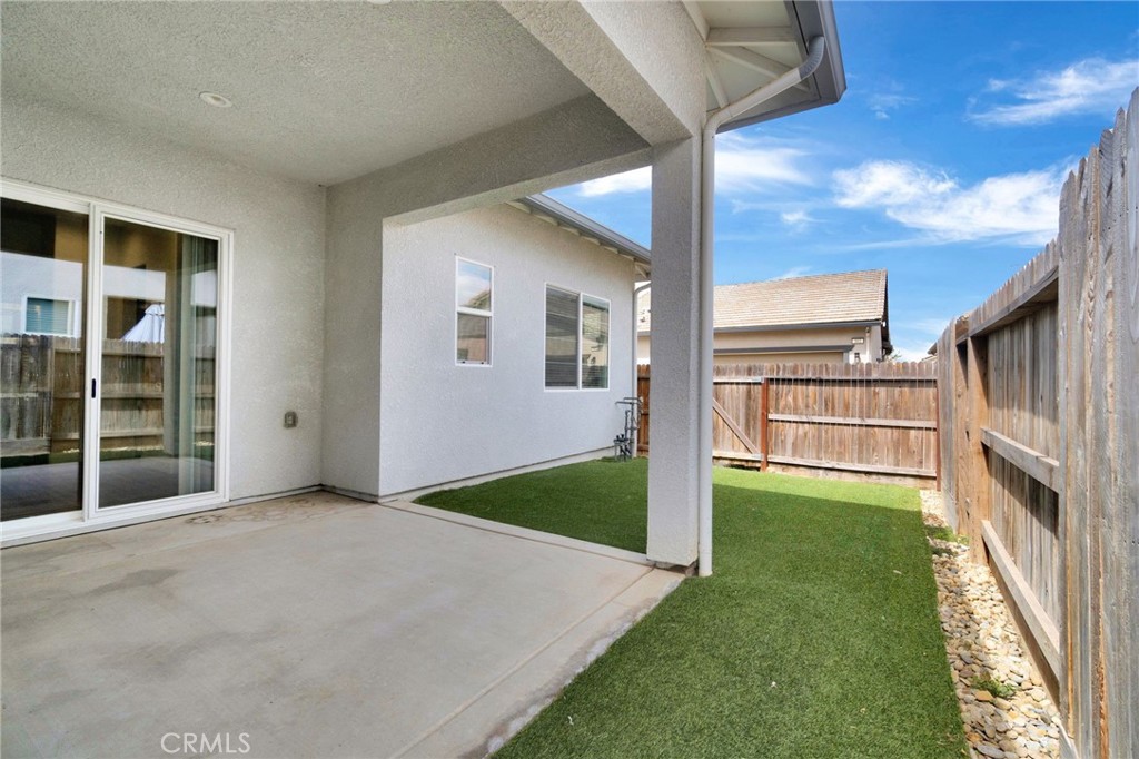 390 S Traverse, Madera, CA 93636