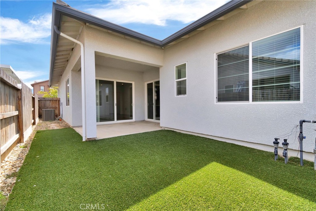 390 S Traverse, Madera, CA 93636