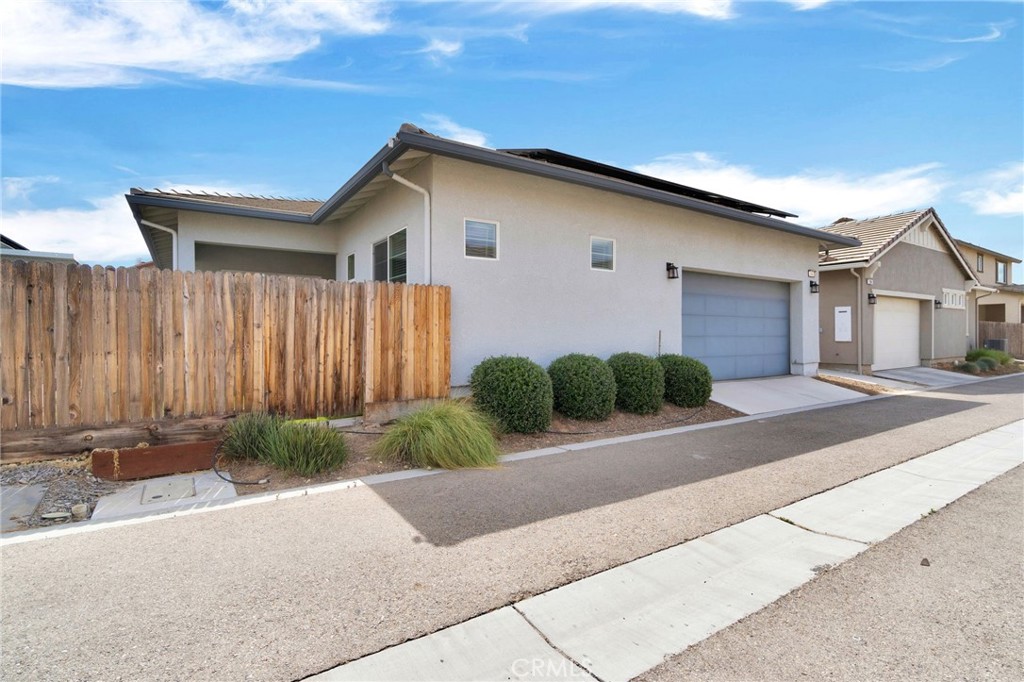 390 S Traverse, Madera, CA 93636