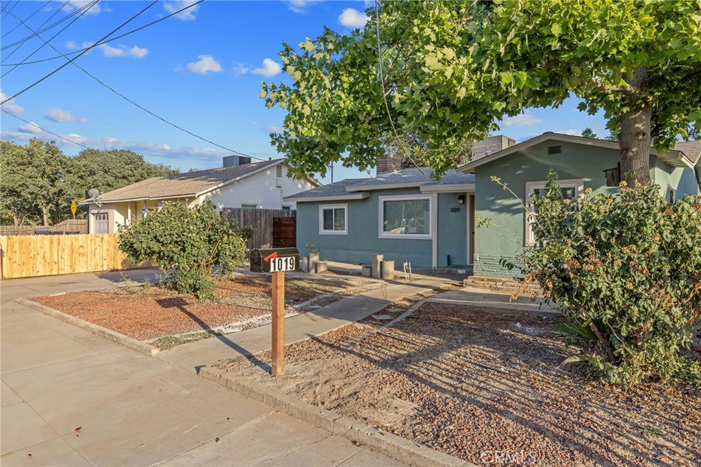 1019 E Laurel Ave, Visalia, CA 93292