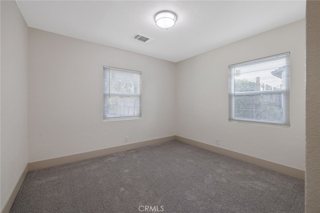 1019 E Laurel Ave, Visalia, CA 93292