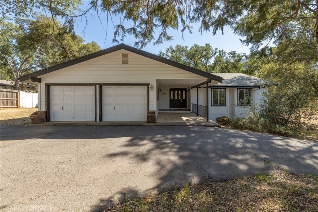 48866 Rock Point Rd, Oakhurst, CA 93644