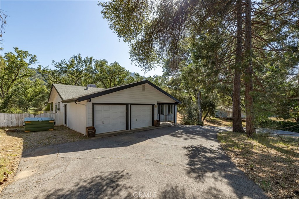 48866 Rock Point Rd, Oakhurst, CA 93644