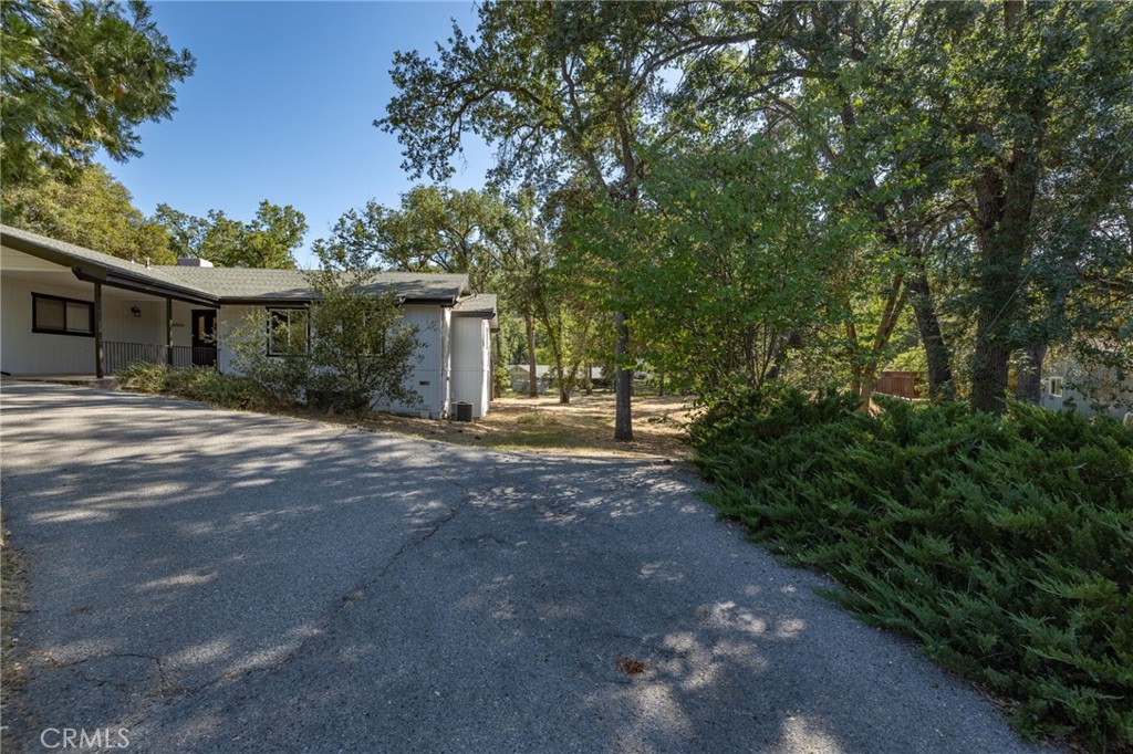48866 Rock Point Rd, Oakhurst, CA 93644