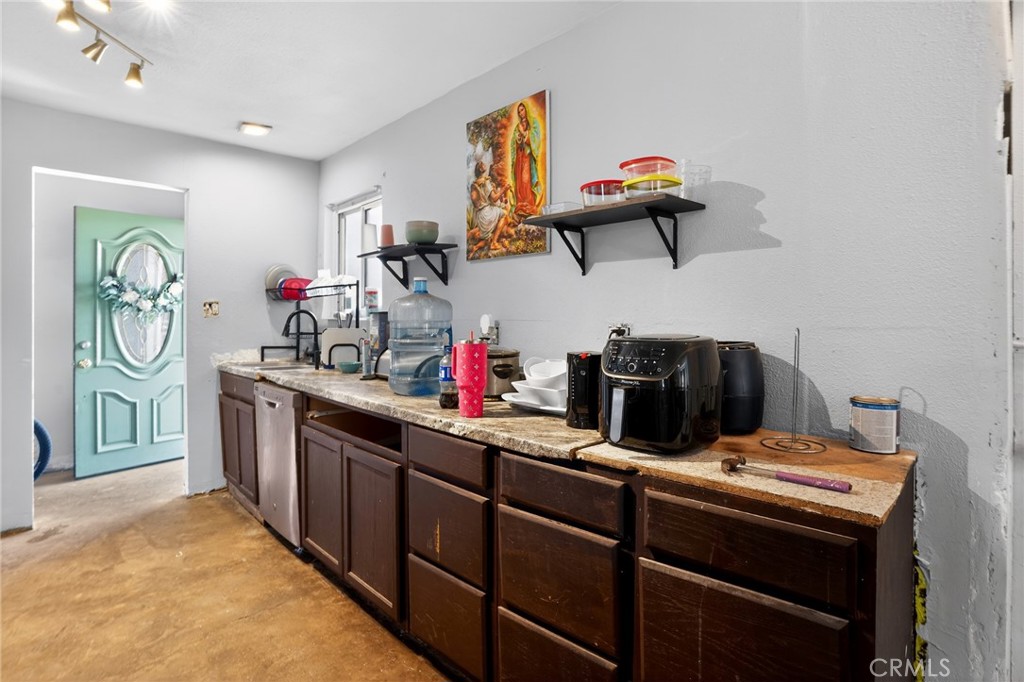 841 Sandra Ln, Porterville, CA 93257
