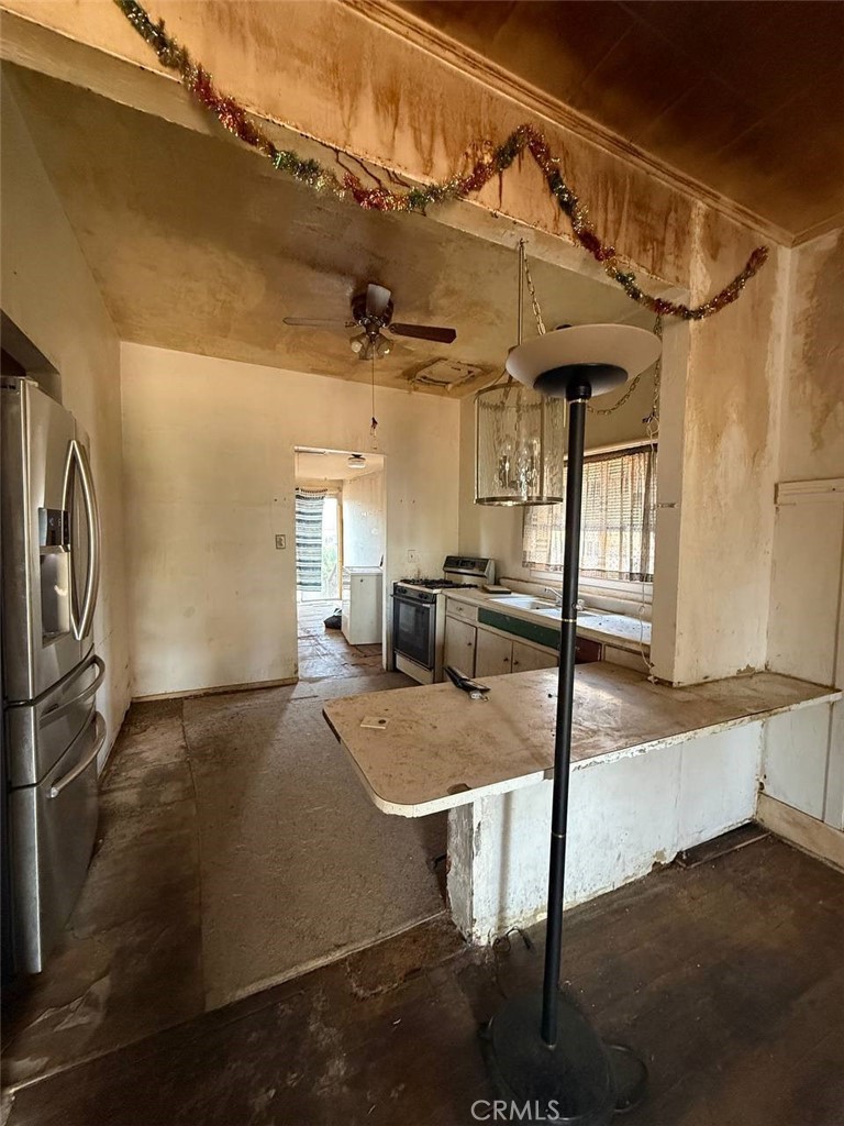 1129 E Nevada Ave, Fresno, CA 93701