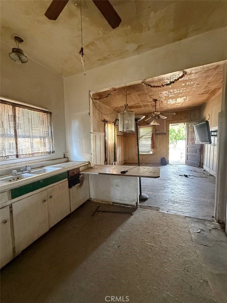 1129 E Nevada Ave, Fresno, CA 93701