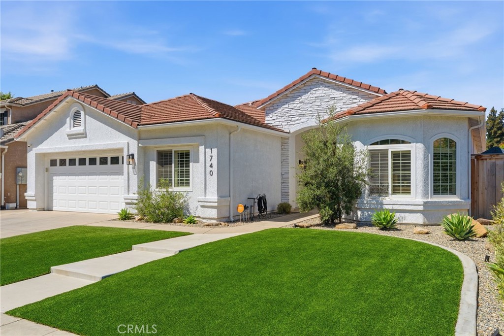 1740 N McKelvy Ave, Clovis, CA 93619
