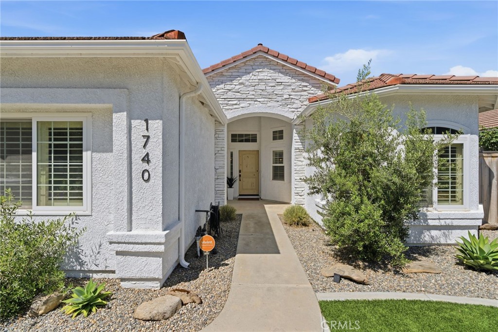 1740 N McKelvy Ave, Clovis, CA 93619